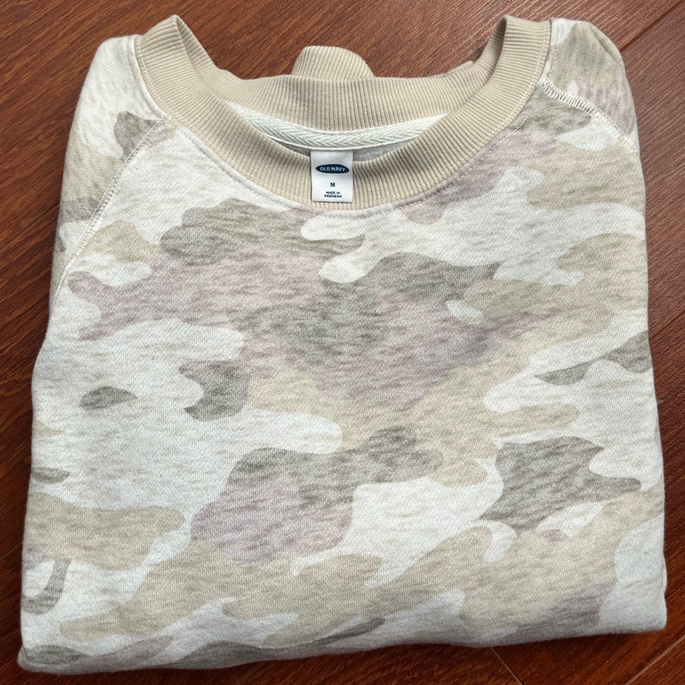 Old Navy camo sweatshirt